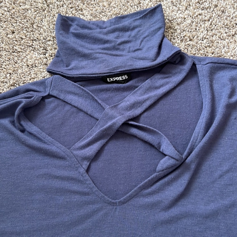 Express Cutout Top - Picture 5 of 8